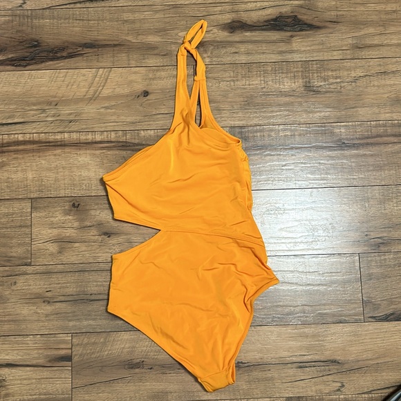 Women’s H&M Swimsuit - Picture 2 of 3